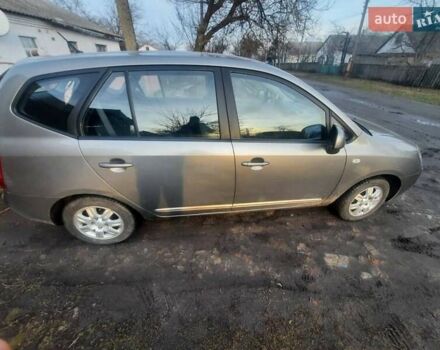 Серый Киа Каренс, объемом двигателя 2 л и пробегом 180 тыс. км за 6900 $, фото 5 на Automoto.ua