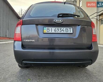 Серый Киа Каренс, объемом двигателя 2 л и пробегом 284 тыс. км за 5900 $, фото 4 на Automoto.ua