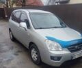 Серый Киа Каренс, объемом двигателя 2 л и пробегом 209 тыс. км за 6500 $, фото 1 на Automoto.ua