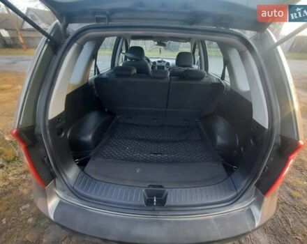 Серый Киа Каренс, объемом двигателя 2 л и пробегом 180 тыс. км за 6900 $, фото 6 на Automoto.ua