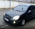 Серый Киа Каренс, объемом двигателя 2 л и пробегом 333 тыс. км за 6400 $, фото 1 на Automoto.ua
