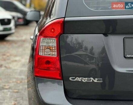 Серый Киа Каренс, объемом двигателя 2 л и пробегом 203 тыс. км за 5999 $, фото 10 на Automoto.ua