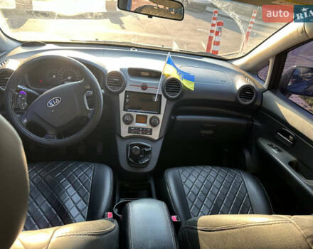 Серый Киа Каренс, объемом двигателя 2 л и пробегом 317 тыс. км за 4500 $, фото 7 на Automoto.ua