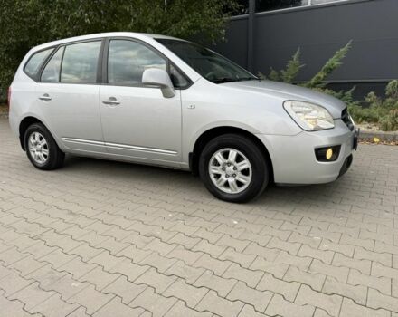 Сірий Кіа Каренс, об'ємом двигуна 2 л та пробігом 197 тис. км за 6499 $, фото 2 на Automoto.ua