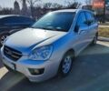 Сірий Кіа Каренс, об'ємом двигуна 2 л та пробігом 196 тис. км за 6700 $, фото 1 на Automoto.ua
