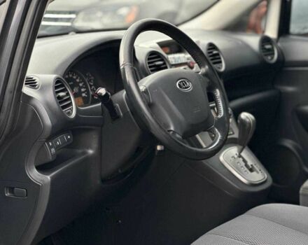 Серый Киа Каренс, объемом двигателя 2 л и пробегом 203 тыс. км за 5999 $, фото 9 на Automoto.ua