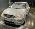 Серый Киа Каренс, объемом двигателя 2 л и пробегом 250 тыс. км за 5800 $, фото 1 на Automoto.ua