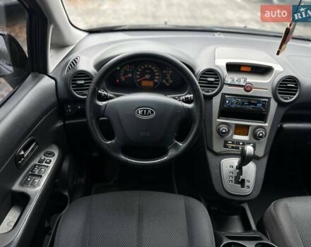 Серый Киа Каренс, объемом двигателя 2 л и пробегом 203 тыс. км за 5999 $, фото 16 на Automoto.ua