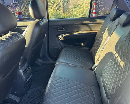 Серый Киа Каренс, объемом двигателя 2 л и пробегом 317 тыс. км за 4500 $, фото 5 на Automoto.ua