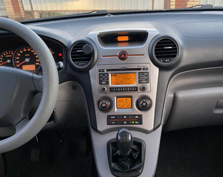 Серый Киа Каренс, объемом двигателя 2 л и пробегом 198 тыс. км за 6800 $, фото 7 на Automoto.ua