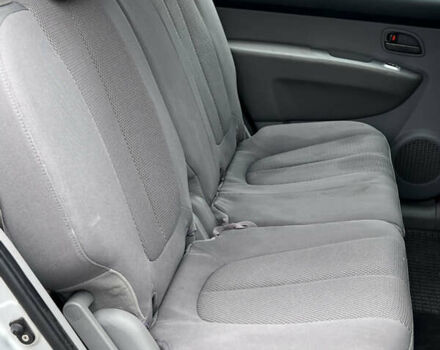 Сірий Кіа Каренс, об'ємом двигуна 1.9 л та пробігом 210 тис. км за 5500 $, фото 13 на Automoto.ua