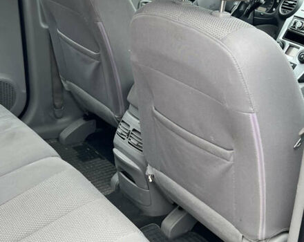 Сірий Кіа Каренс, об'ємом двигуна 1.9 л та пробігом 210 тис. км за 5500 $, фото 14 на Automoto.ua