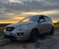Серый Киа Каренс, объемом двигателя 2 л и пробегом 270 тыс. км за 4100 $, фото 1 на Automoto.ua
