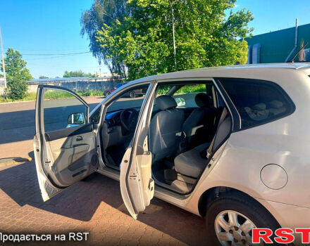 Серый Киа Каренс, объемом двигателя 2 л и пробегом 323 тыс. км за 6000 $, фото 4 на Automoto.ua