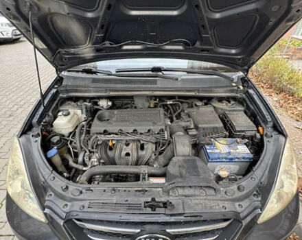 Серый Киа Каренс, объемом двигателя 2 л и пробегом 305 тыс. км за 5900 $, фото 12 на Automoto.ua