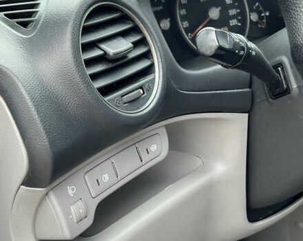 Сірий Кіа Каренс, об'ємом двигуна 1.9 л та пробігом 210 тис. км за 5500 $, фото 23 на Automoto.ua