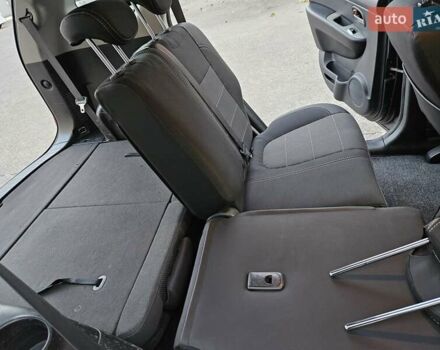 Серый Киа Каренс, объемом двигателя 2 л и пробегом 284 тыс. км за 5900 $, фото 10 на Automoto.ua