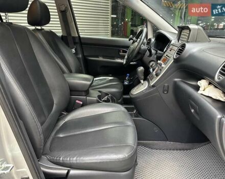 Сірий Кіа Каренс, об'ємом двигуна 2 л та пробігом 215 тис. км за 8990 $, фото 11 на Automoto.ua