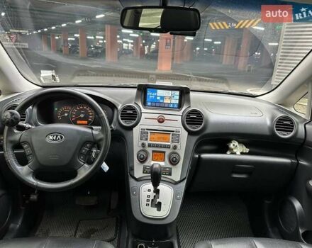 Сірий Кіа Каренс, об'ємом двигуна 2 л та пробігом 215 тис. км за 8990 $, фото 20 на Automoto.ua