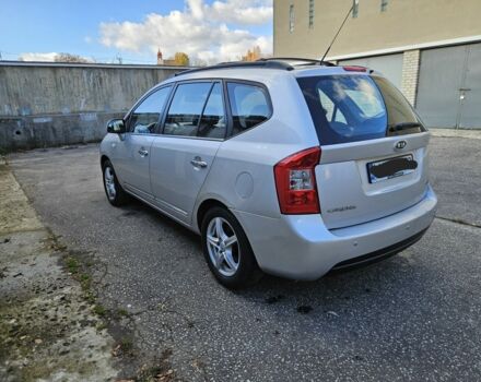 Серый Киа Каренс, объемом двигателя 2 л и пробегом 350 тыс. км за 2800 $, фото 2 на Automoto.ua