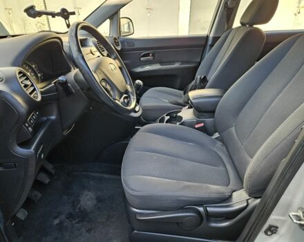 Серый Киа Каренс, объемом двигателя 2 л и пробегом 350 тыс. км за 2800 $, фото 9 на Automoto.ua