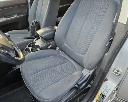 Серый Киа Каренс, объемом двигателя 2 л и пробегом 350 тыс. км за 2800 $, фото 11 на Automoto.ua