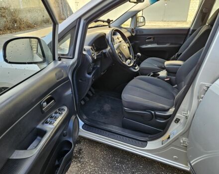 Серый Киа Каренс, объемом двигателя 2 л и пробегом 350 тыс. км за 2800 $, фото 8 на Automoto.ua