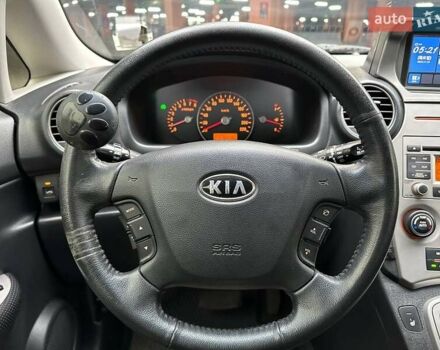 Сірий Кіа Каренс, об'ємом двигуна 2 л та пробігом 215 тис. км за 8990 $, фото 16 на Automoto.ua
