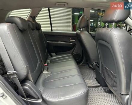 Сірий Кіа Каренс, об'ємом двигуна 2 л та пробігом 215 тис. км за 8990 $, фото 10 на Automoto.ua