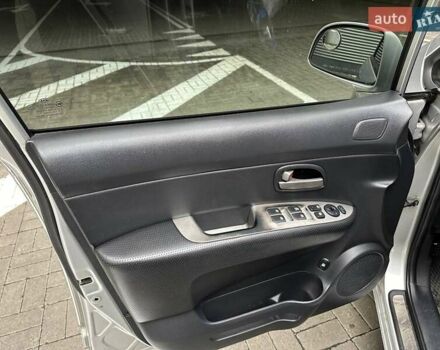 Сірий Кіа Каренс, об'ємом двигуна 2 л та пробігом 215 тис. км за 8990 $, фото 7 на Automoto.ua