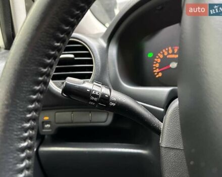 Сірий Кіа Каренс, об'ємом двигуна 2 л та пробігом 215 тис. км за 8990 $, фото 13 на Automoto.ua