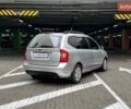 Сірий Кіа Каренс, об'ємом двигуна 2 л та пробігом 215 тис. км за 8990 $, фото 6 на Automoto.ua