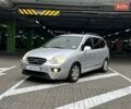 Сірий Кіа Каренс, об'ємом двигуна 2 л та пробігом 215 тис. км за 8990 $, фото 3 на Automoto.ua