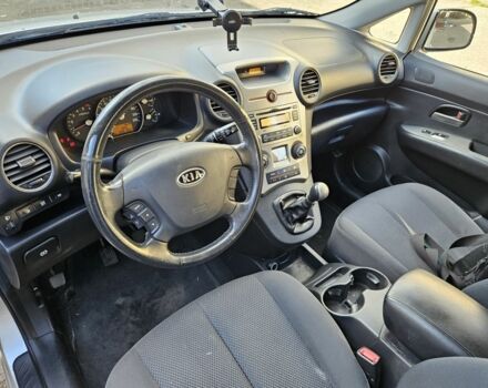 Серый Киа Каренс, объемом двигателя 2 л и пробегом 350 тыс. км за 2800 $, фото 10 на Automoto.ua