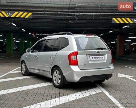 Сірий Кіа Каренс, об'ємом двигуна 2 л та пробігом 215 тис. км за 8990 $, фото 4 на Automoto.ua