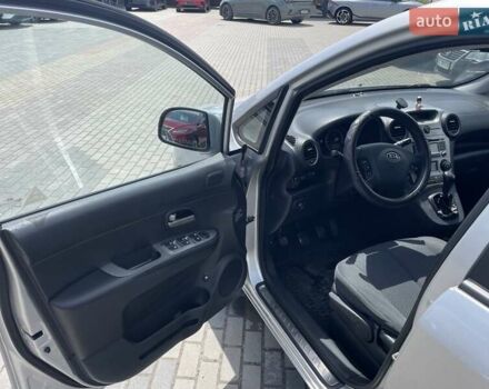 Серый Киа Каренс, объемом двигателя 2 л и пробегом 207 тыс. км за 5999 $, фото 12 на Automoto.ua