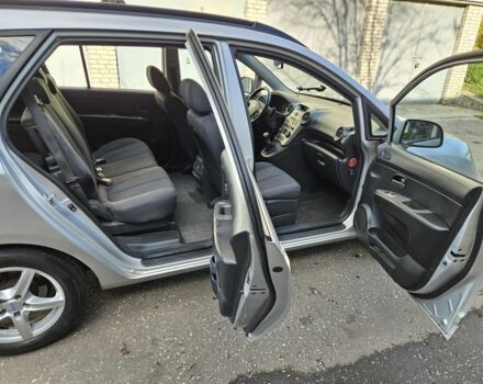 Серый Киа Каренс, объемом двигателя 2 л и пробегом 350 тыс. км за 2800 $, фото 7 на Automoto.ua