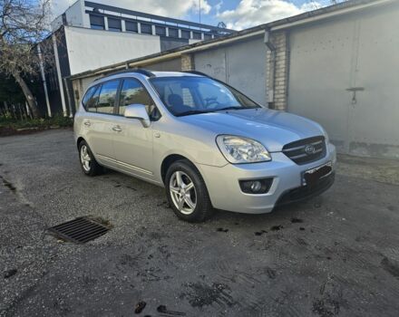 Серый Киа Каренс, объемом двигателя 2 л и пробегом 350 тыс. км за 2800 $, фото 1 на Automoto.ua