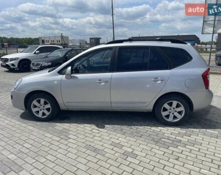 Серый Киа Каренс, объемом двигателя 2 л и пробегом 207 тыс. км за 5999 $, фото 4 на Automoto.ua