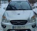 Серый Киа Каренс, объемом двигателя 2 л и пробегом 330 тыс. км за 5700 $, фото 1 на Automoto.ua