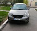 Серый Киа Каренс, объемом двигателя 2 л и пробегом 322 тыс. км за 6300 $, фото 1 на Automoto.ua