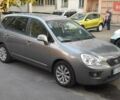 Сірий Кіа Каренс, об'ємом двигуна 2 л та пробігом 235 тис. км за 7500 $, фото 1 на Automoto.ua
