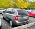 Сірий Кіа Каренс, об'ємом двигуна 2 л та пробігом 229 тис. км за 7300 $, фото 4 на Automoto.ua