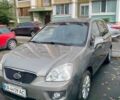 Сірий Кіа Каренс, об'ємом двигуна 2 л та пробігом 229 тис. км за 7300 $, фото 2 на Automoto.ua