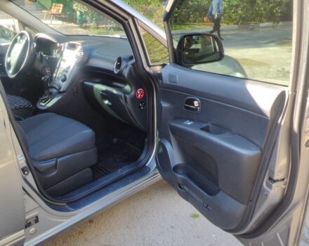 Сірий Кіа Каренс, об'ємом двигуна 2 л та пробігом 90 тис. км за 7700 $, фото 5 на Automoto.ua