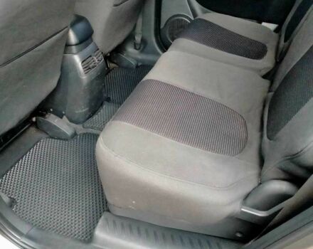 Сірий Кіа Каренс, об'ємом двигуна 2 л та пробігом 229 тис. км за 7300 $, фото 8 на Automoto.ua