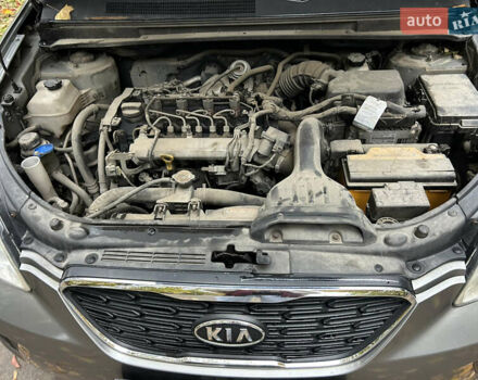 Серый Киа Каренс, объемом двигателя 1.58 л и пробегом 220 тыс. км за 8300 $, фото 19 на Automoto.ua