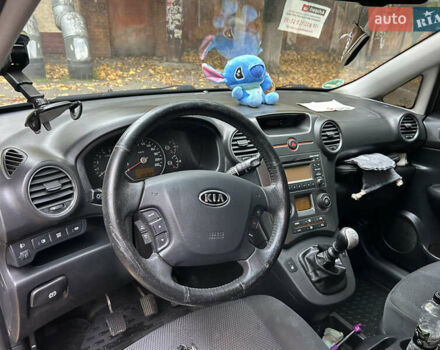 Серый Киа Каренс, объемом двигателя 1.58 л и пробегом 220 тыс. км за 8300 $, фото 11 на Automoto.ua