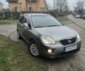 Серый Киа Каренс, объемом двигателя 2 л и пробегом 49 тыс. км за 10000 $, фото 2 на Automoto.ua