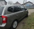 Серый Киа Каренс, объемом двигателя 2 л и пробегом 49 тыс. км за 10000 $, фото 3 на Automoto.ua